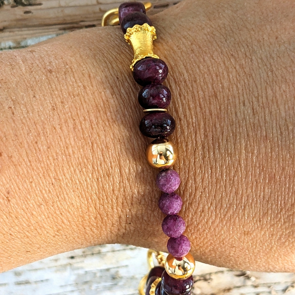 Natural Red Ruby Bead & Red Jade Bracelet In Gold Plated - Picture 5 of 8